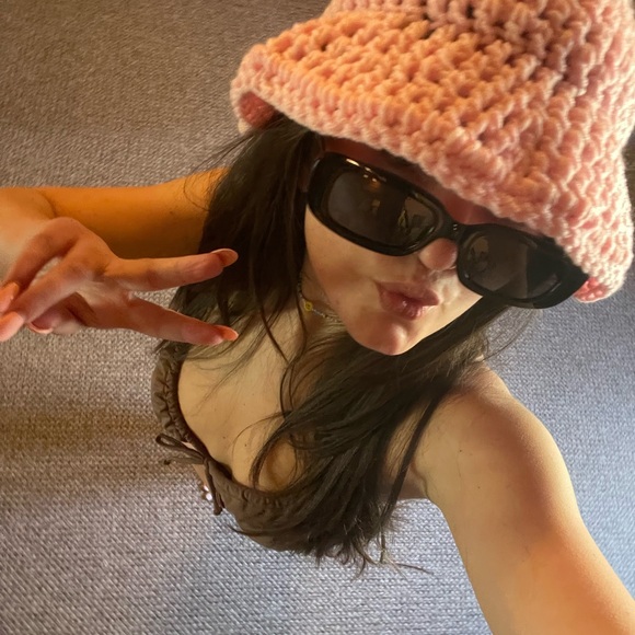 HAND CROCHET BUCKET HAT - Picture 2 of 3